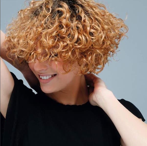 permanente afro capelli lunghi